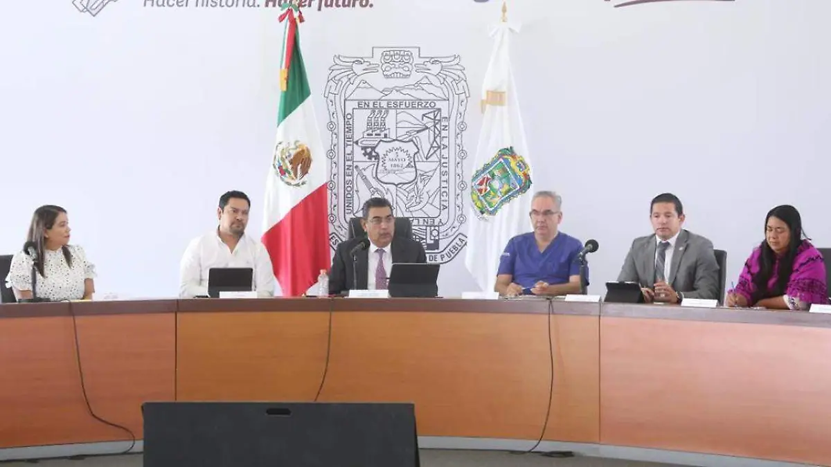 Sergio Salomón Céspedes Peregrina llamó al presidente municipal de San Andrés Cholula a impedir la renta de casas de campaña a las afueras del Hospital del Niño Poblano